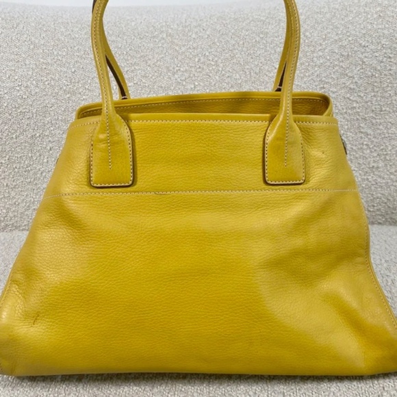 Authentic Tods Yellow Leather Tote Bag - Picture 2 of 16